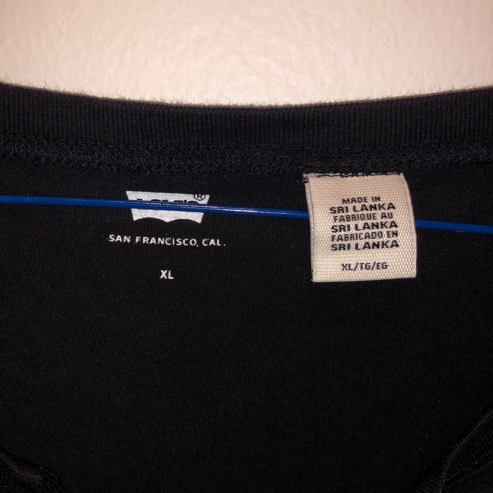 levi’s tee - Picture 2 of 3